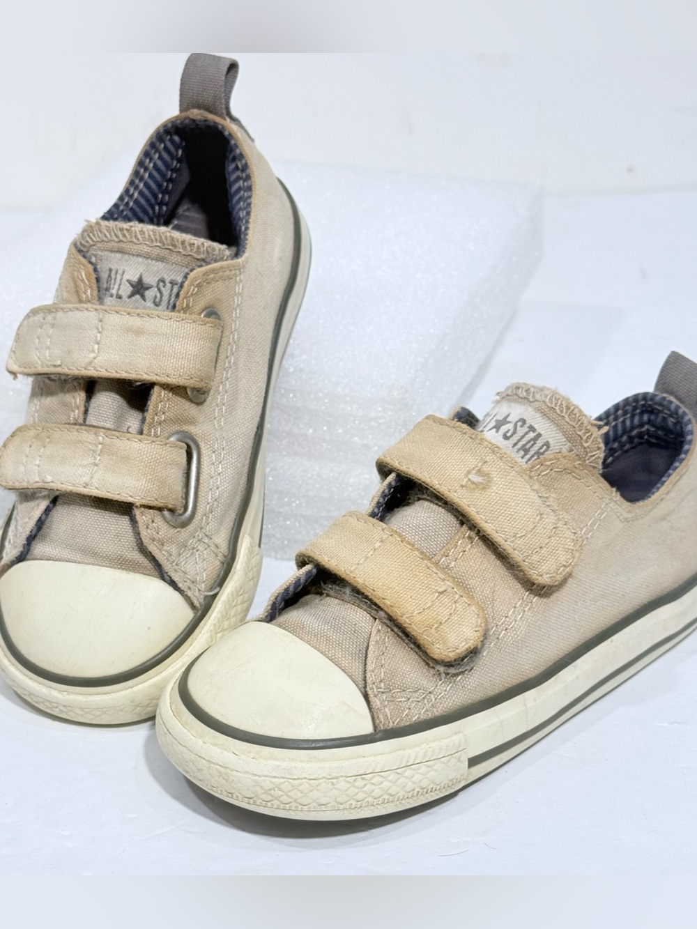 Converse All Stars Gray Canvas Rubber Toe Cap Sneakers Size 8 Hook Loop Closure